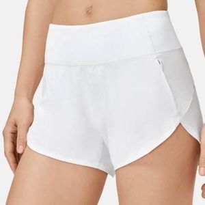 Outdoor Voices Hudson Shorts 2.5” size Small in White